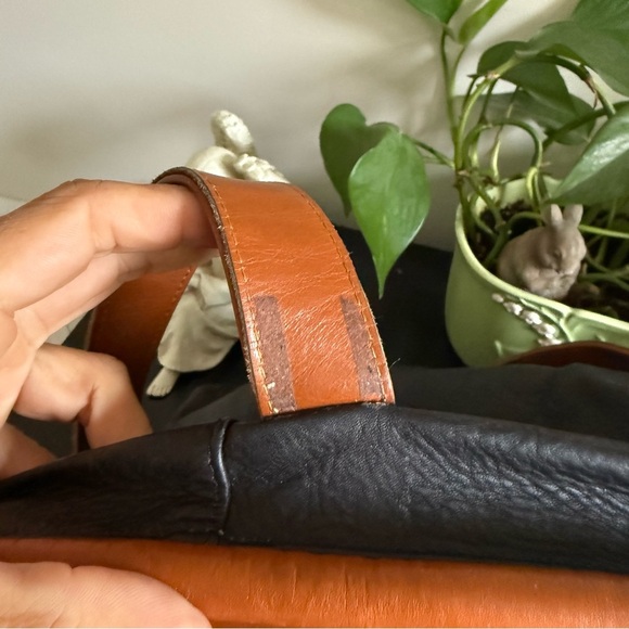 VILLAGE TANNERY Designs by Sevestet New York All Leather Messenger Tote XL - Picture 6 of 12